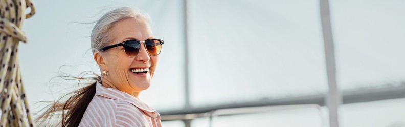 Vad är solglasögon med styrka och hur man köper dem online